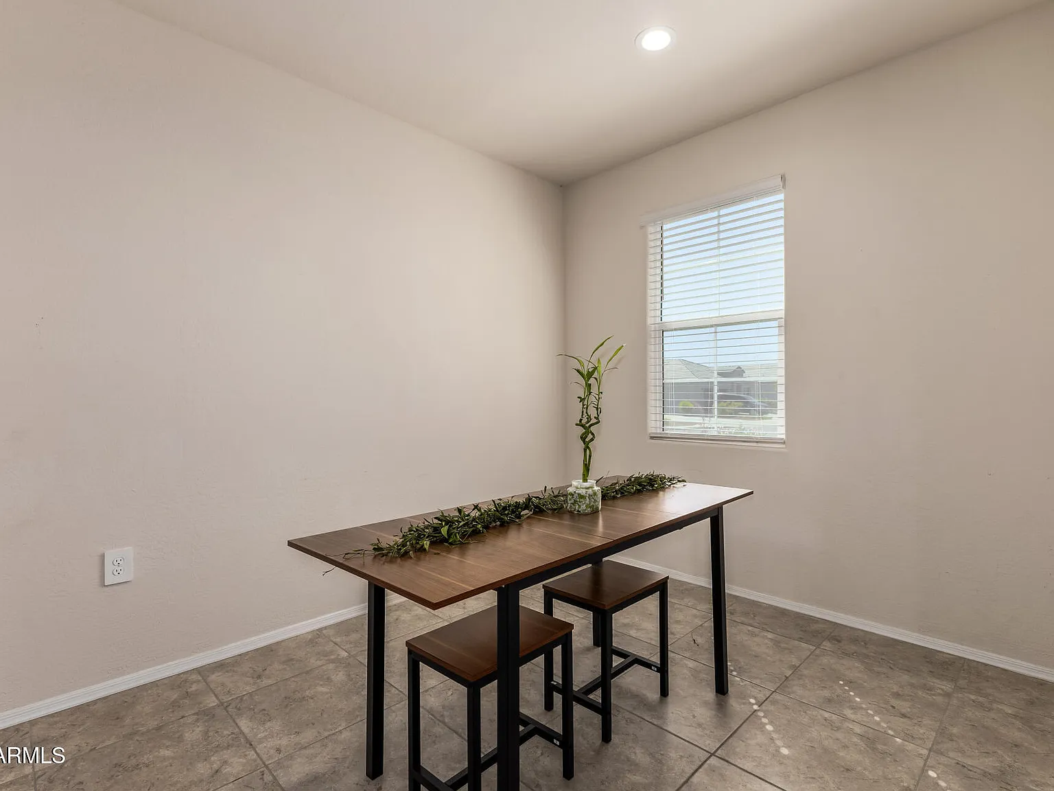 3 bed, 2.0 bath, 1318 sqft, $1,900 — Photo 2