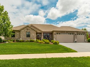482 Birchwood Dr, Yorkville, IL 60560