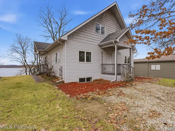 3340 Pineridge Ln, Brighton, MI 48116