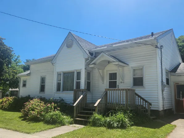 304 Spruce St NW, Elkader, IA 52043