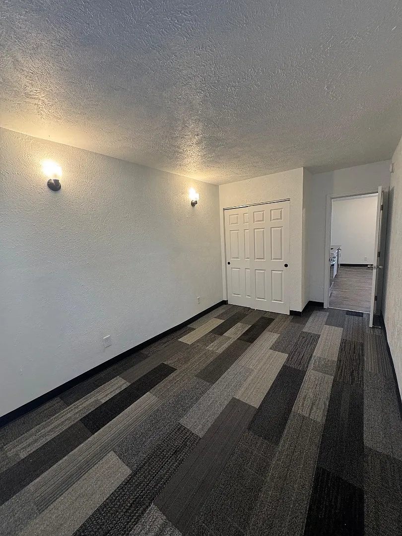 601 N 5th St - Unit B — Photo 2