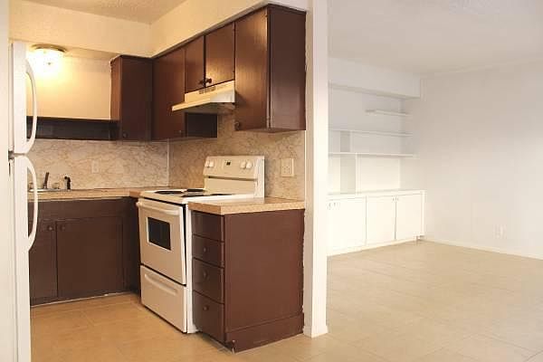 2nd image of 2523 E 10th St APT 5