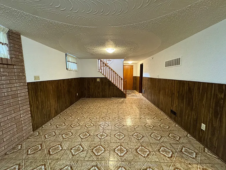 165 Aberdeen Ave — Photo 31