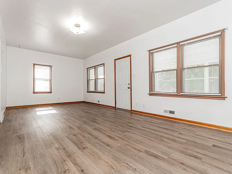 118 E Pine St — Photo 5