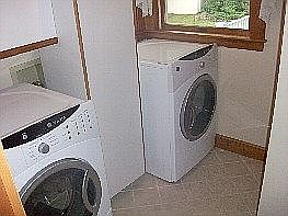 1STFLOORLAUNDRY