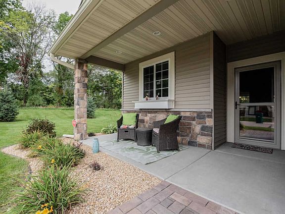 2nd image of 420 Aqua Cir