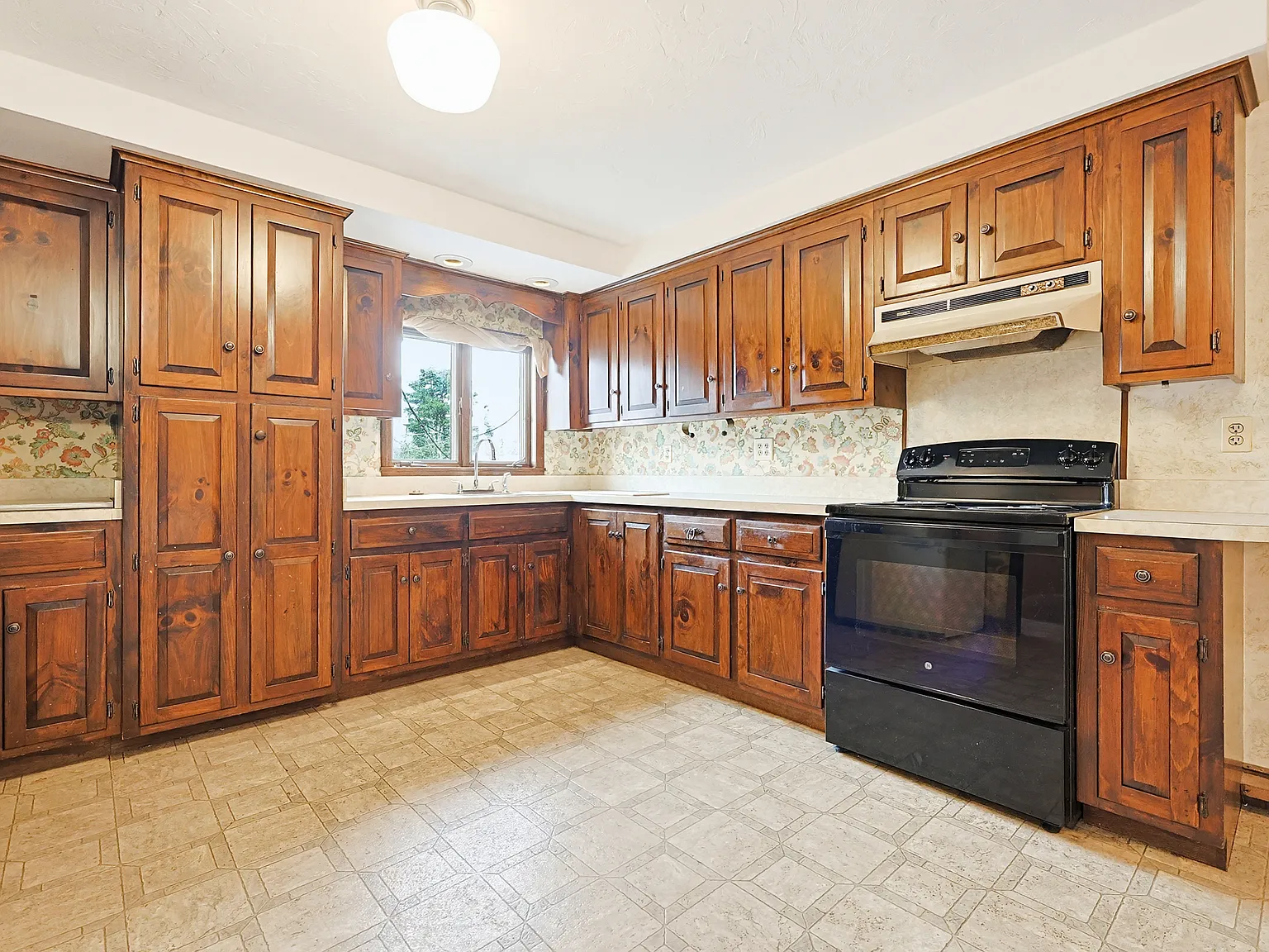 1 bed, 975 sqft, $1,750 — Photo 3