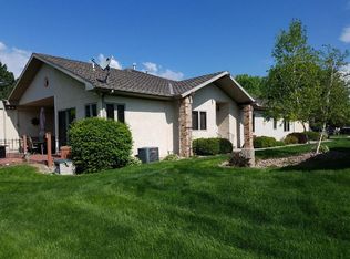 553 Stagecoach Rd, Grand Island, NE 68801