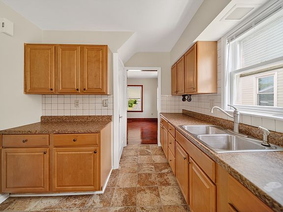 4th image of 2306 Bird Dr