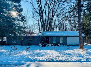 1818 Swaney Rd, Walled Lake, MI 48390