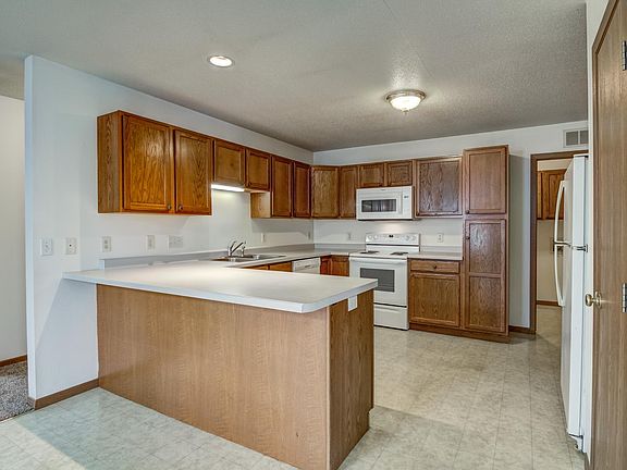 3rd image of 1403 Glenn Pl
