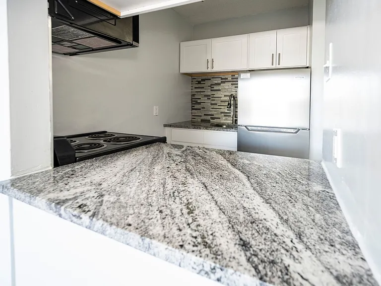 Creswood Apartments- Come home to Convenience! — Photo 1