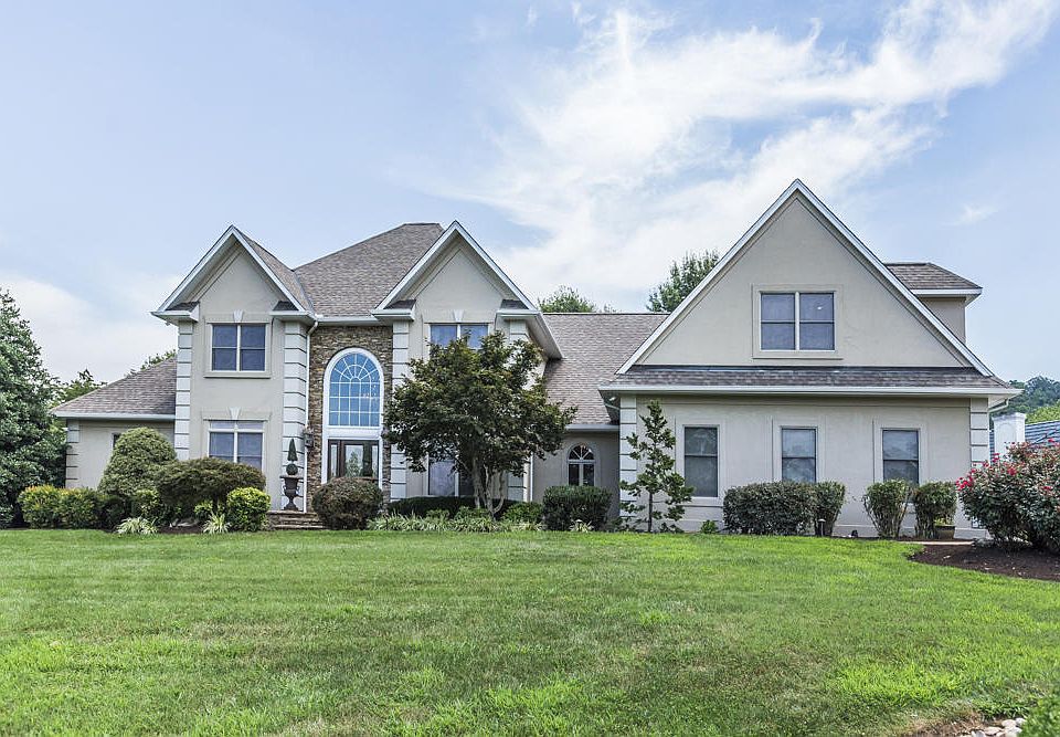 1st image of 2520 Stone Creek Dr