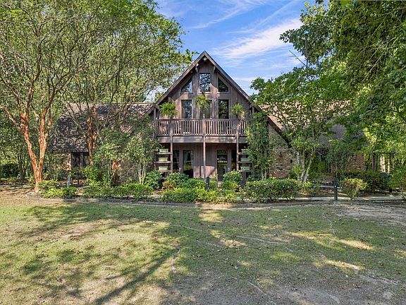 2nd image of 18511 Bay Ridge Ct