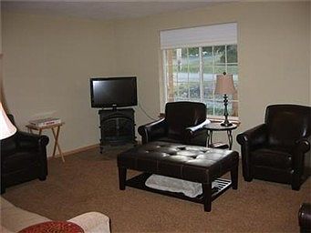 4th image of 5505 Gise St