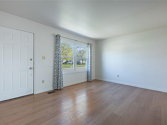 4th image of 1331 Raybell Dr