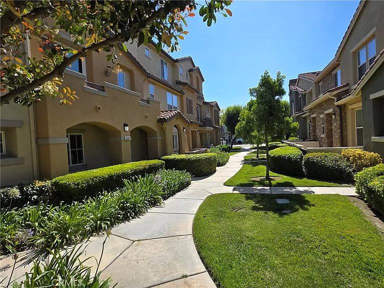 12538 Tavira Ln — Photo 32