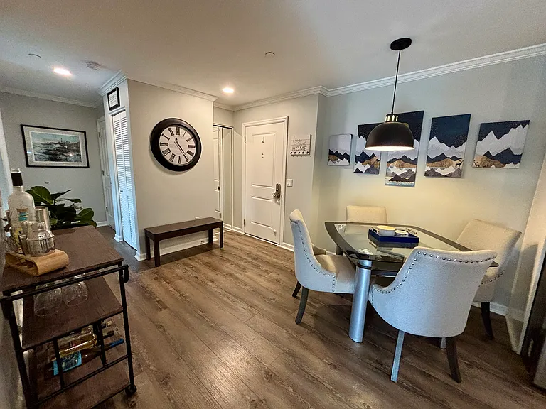Foyer/Dining room