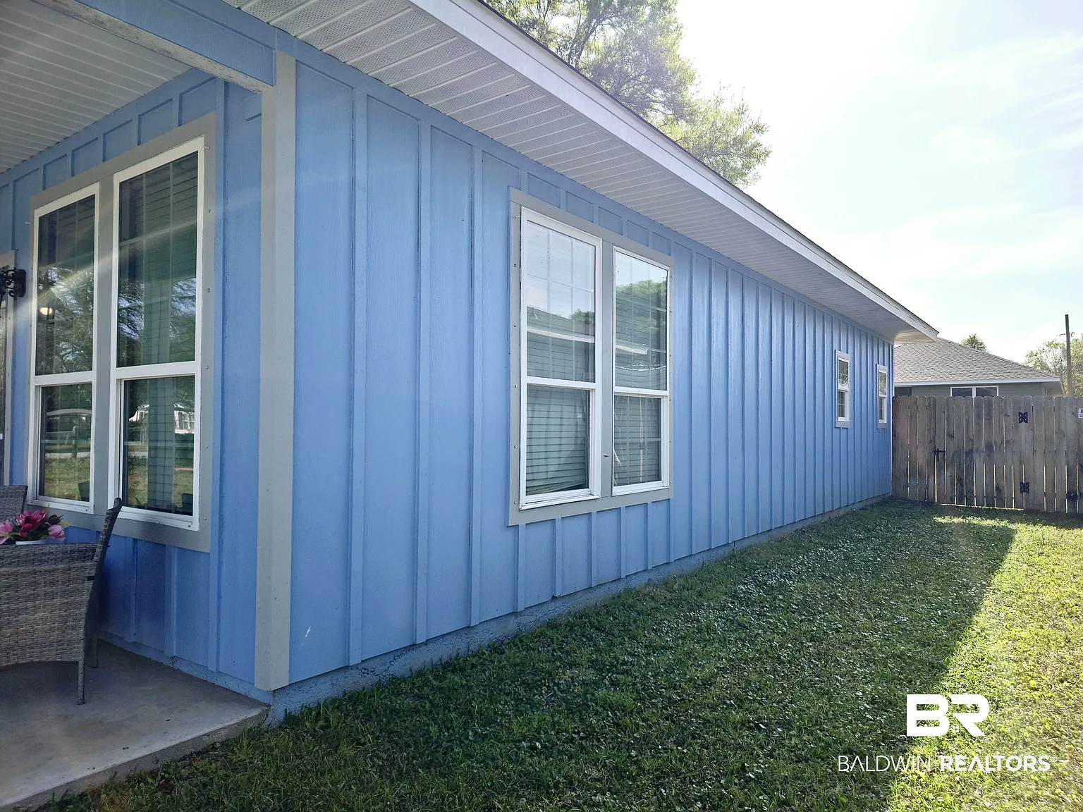 3 bed, 2.0 bath, 1200 sqft, $2,300 — Photo 3