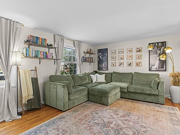 3rd image of 209 Elbrook Dr