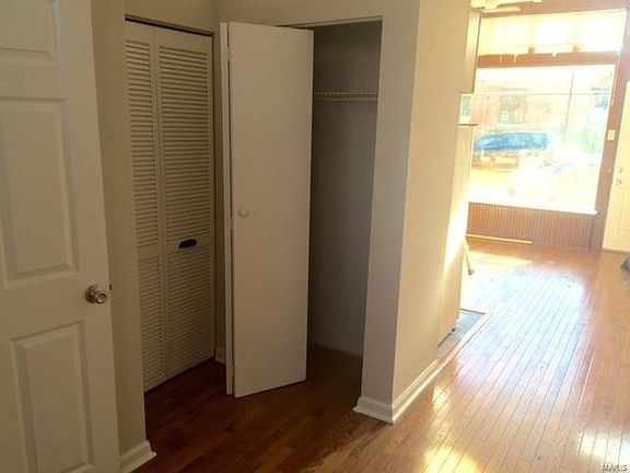 4th image of 1113 Victor St