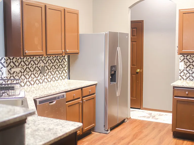 1806 Walnut Hills Ln — Photo 12