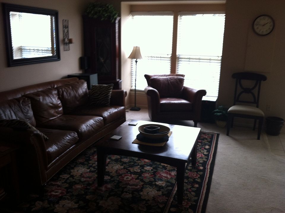 (Family Room)