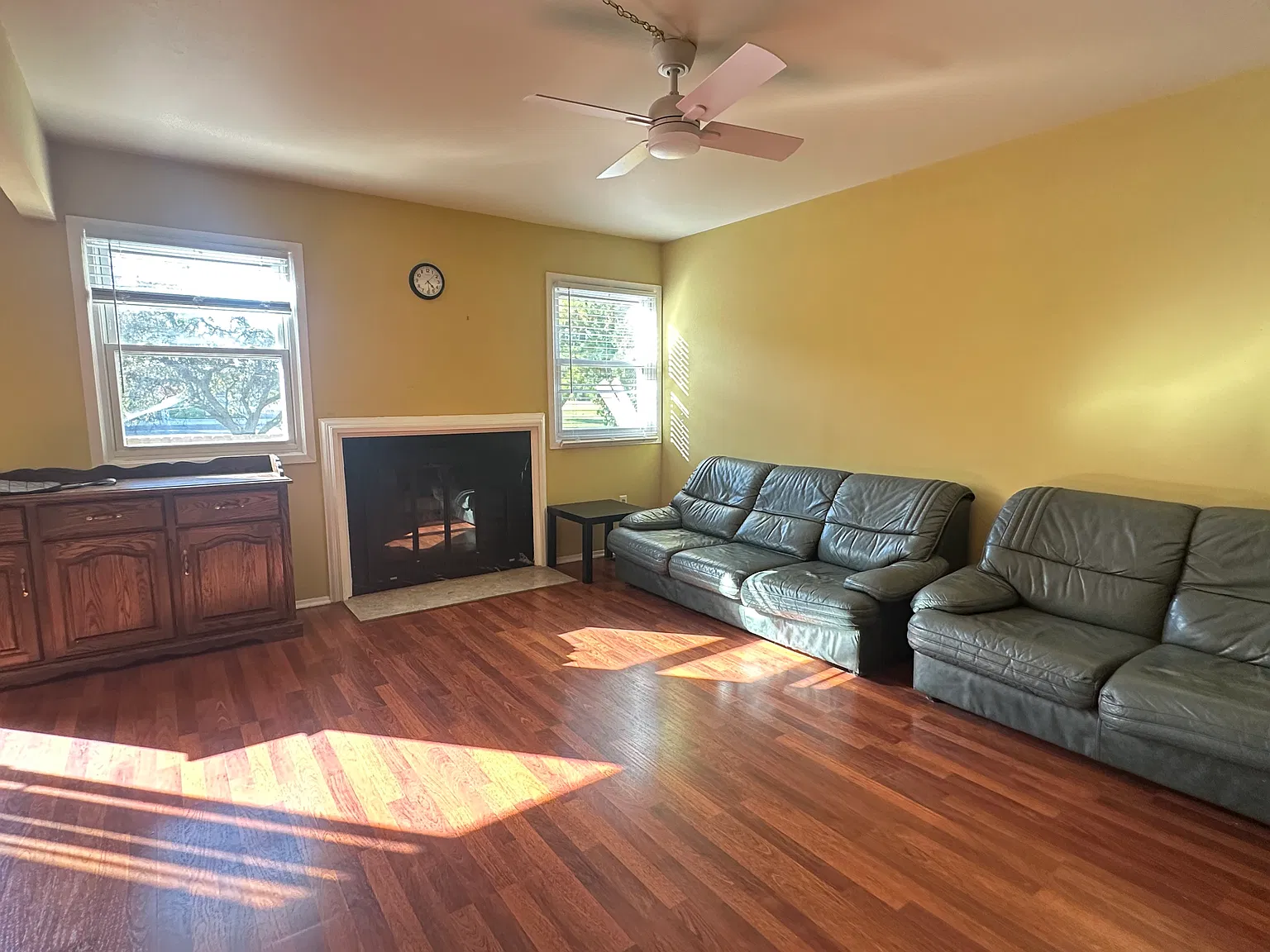 3 bed, 1.5 bath, 1487 sqft, $1,900 — Photo 2