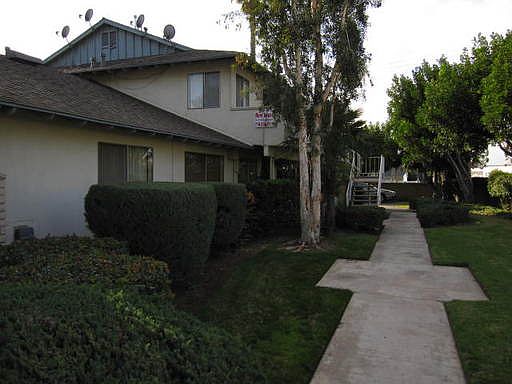 4th image of 121 E Palmdale Ave #3