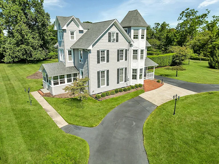 74 Union Ave — Photo 4
