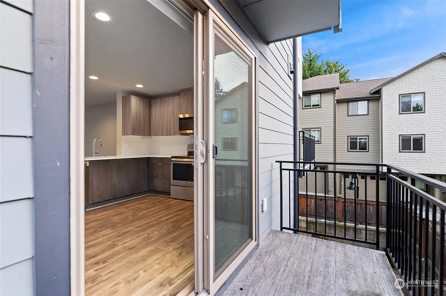 4910 S Willow St — Photo 4
