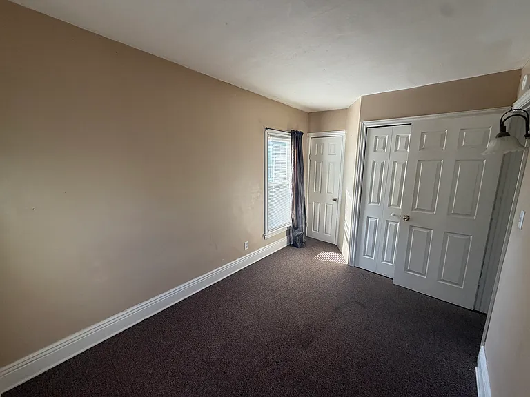 702 E 3rd St #4 — Photo 3