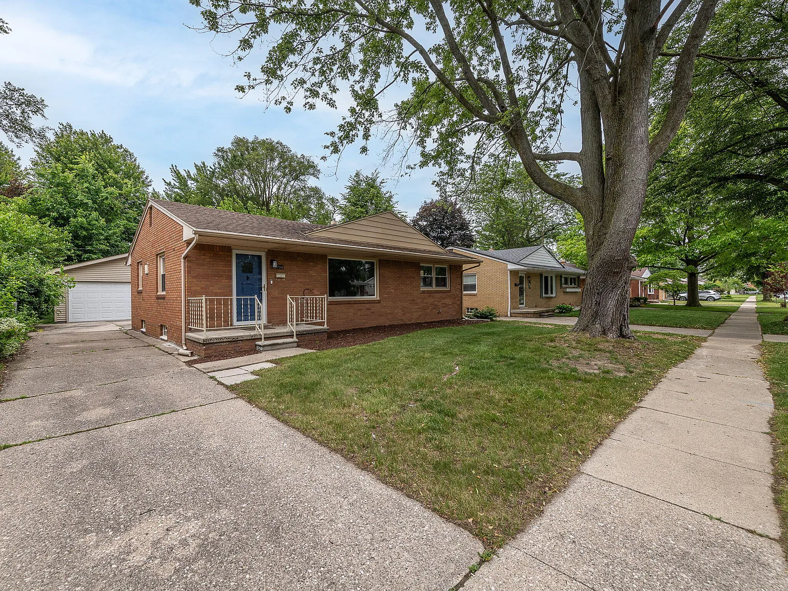 958 Western Ave photo 1