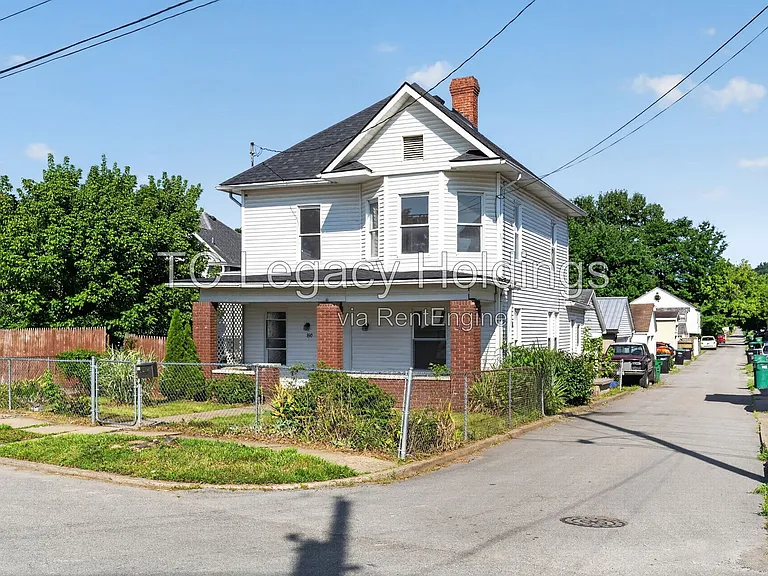 890 Traction St — Photo 2