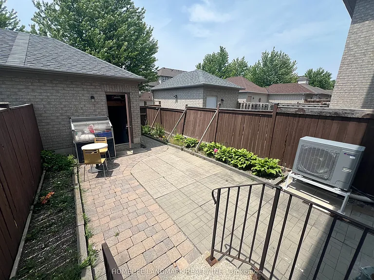 8 Baffin Ct — Photo 14