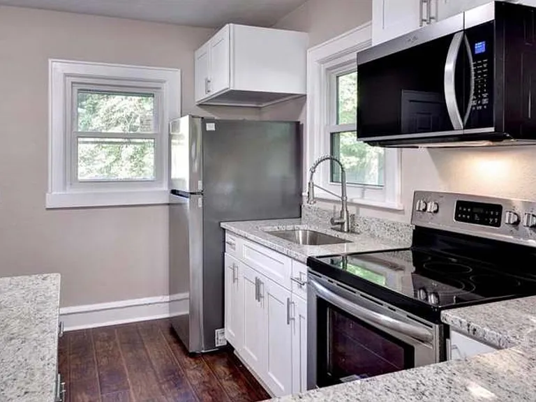 255 Lasalle Ave — Photo 18