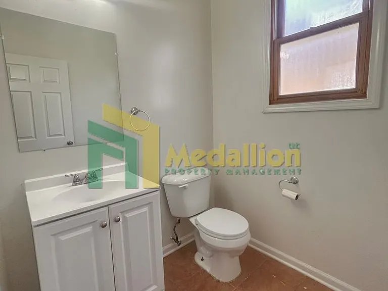 5954 S Maplewood Ave — Photo 8