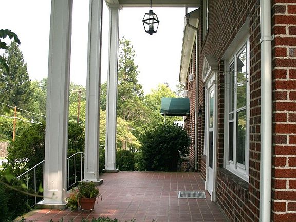 3rd image of 610 4th Ave W APT 8