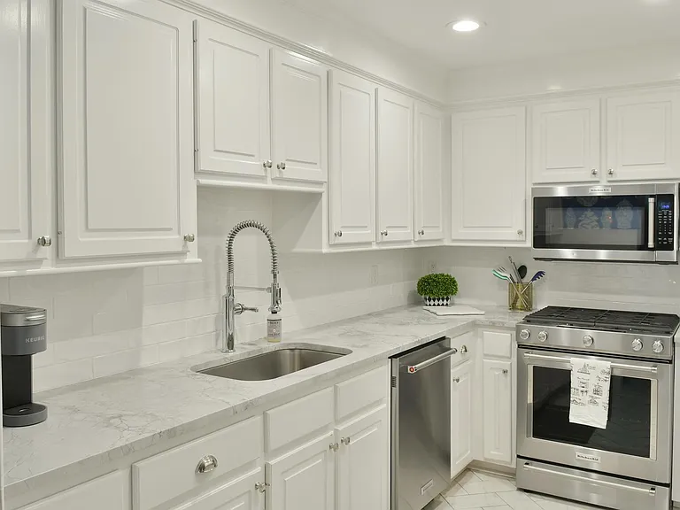 7 Longitude Ln — Photo 2