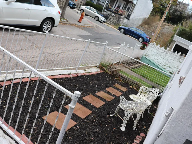 140 Shurs Ln — Photo 7