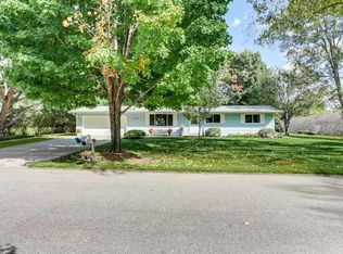 7031 Redman Ln, Chanhassen, MN 55317