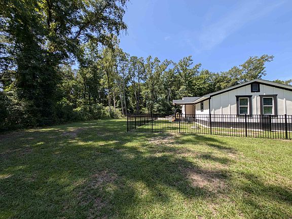 3rd image of 2201 Livingston Ln