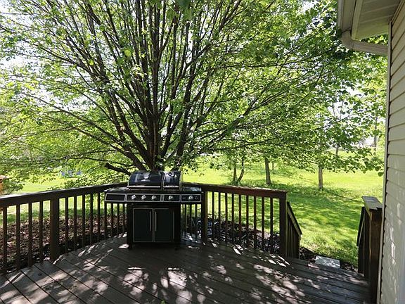 4th image of 25 Easton Manor Dr
