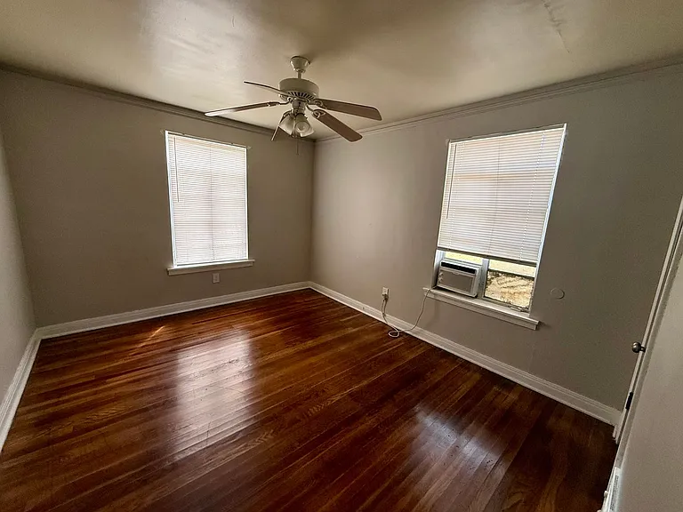 1009 Flint St — Photo 8