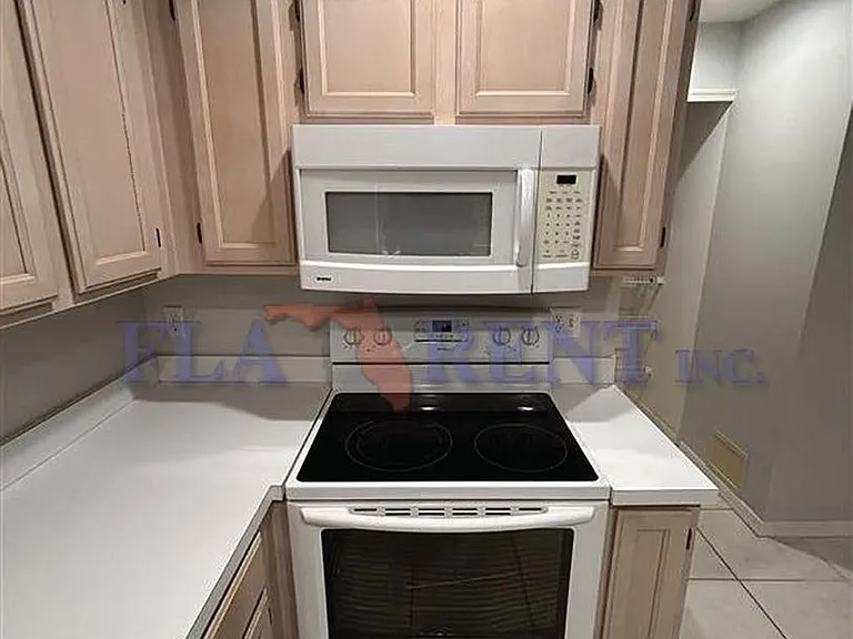706 Andover Cir — Photo 5