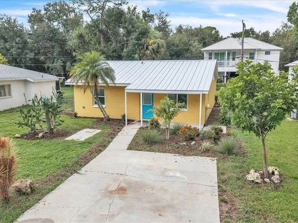 537 Capitol St, North Fort Myers, FL 33903