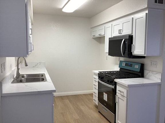 5th image of 43437 30th St W Unit 3