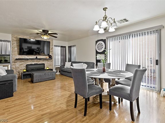 3rd image of 10260 Martinsburg Ct
