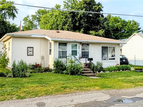39 W Vine Ave, Charleston, IL 61920