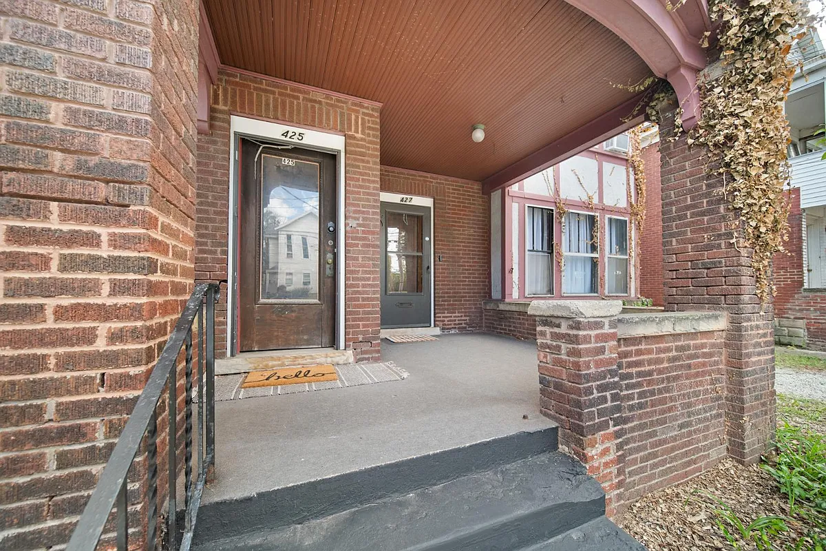 Property Photo - 425 W 8th St